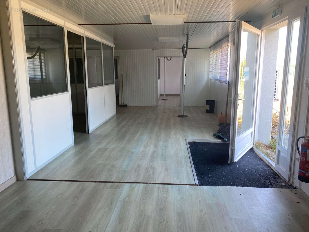 Commerce à VANXAINS