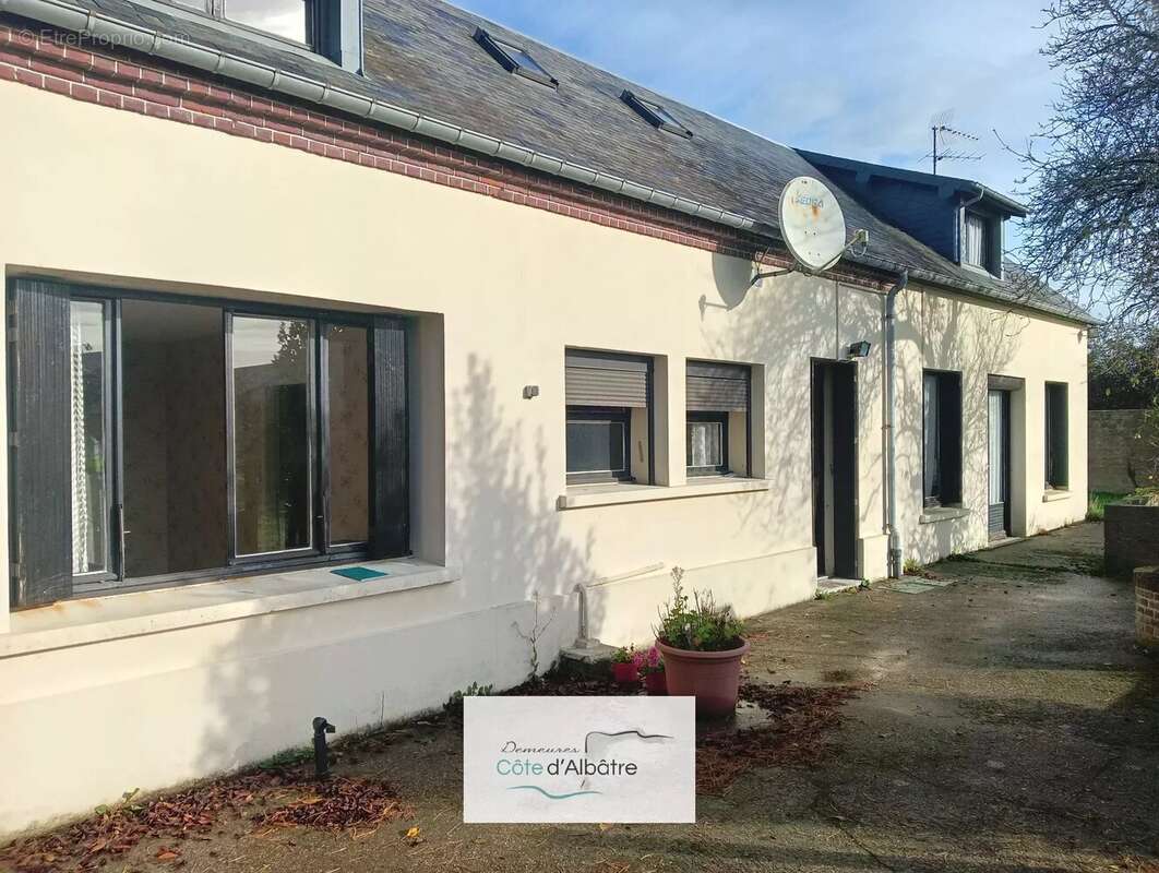 Maison à SAINT-PIERRE-EN-PORT