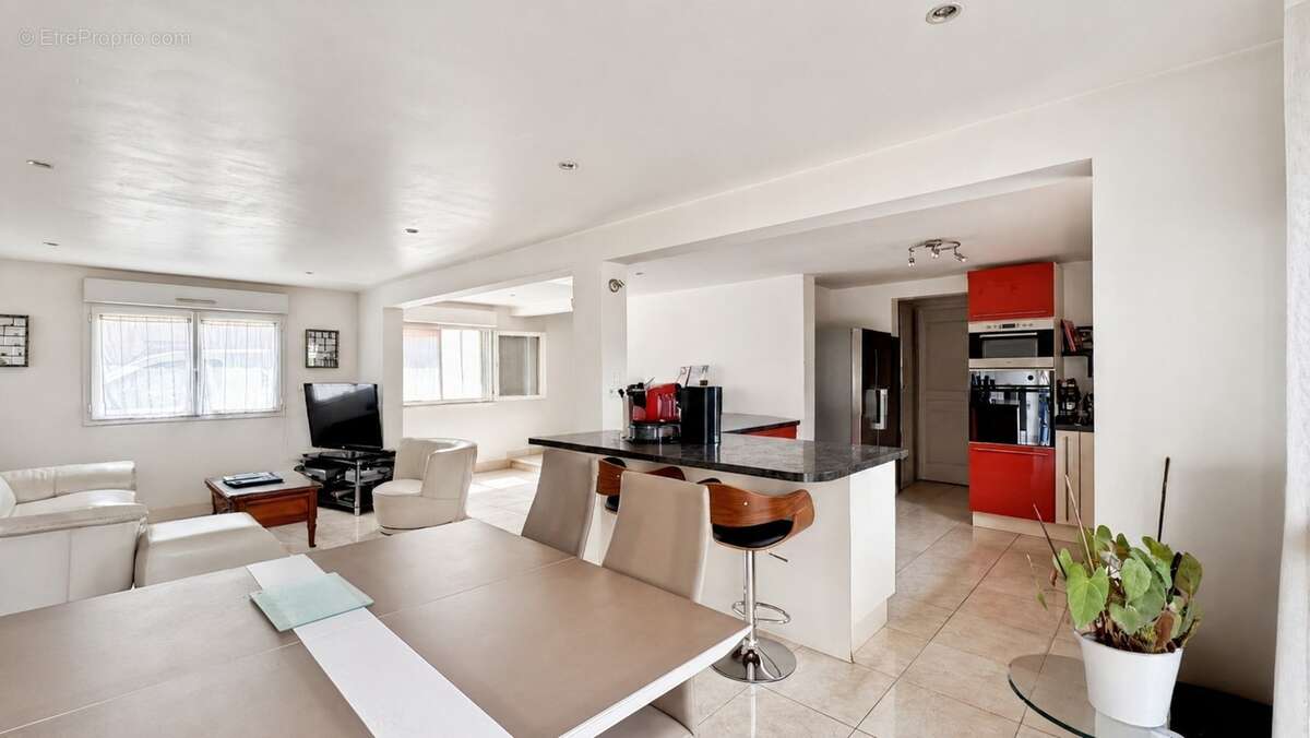 Angers – Maison familiale de 170 m², cinq chambres, Garage et grand jardin sans vis-à-vis - photo 9