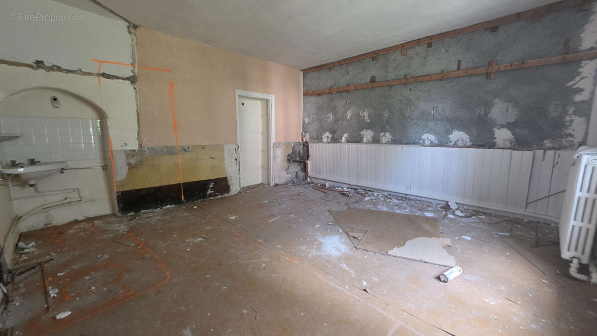 Sublime potentiel de rénovation pour cette maison de village mitoyenne - photo 6