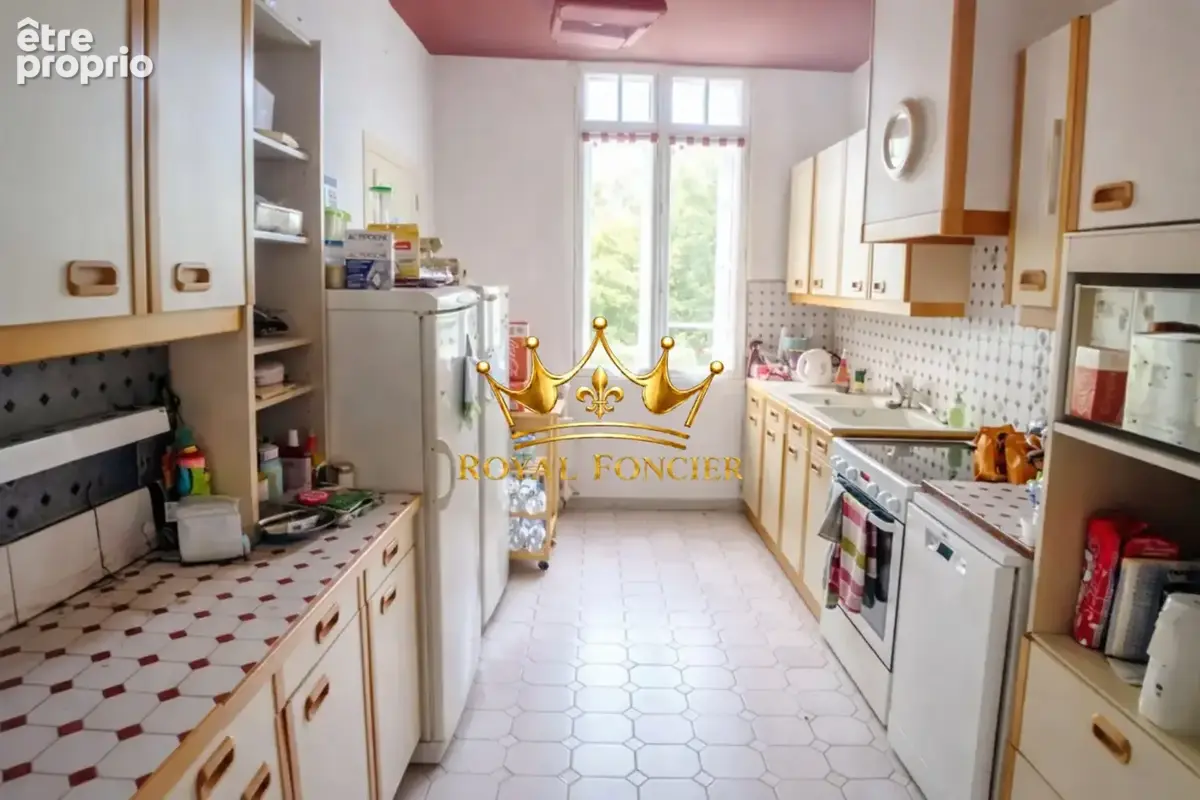 Cuisine indépendante avec accès à l'espace repas 