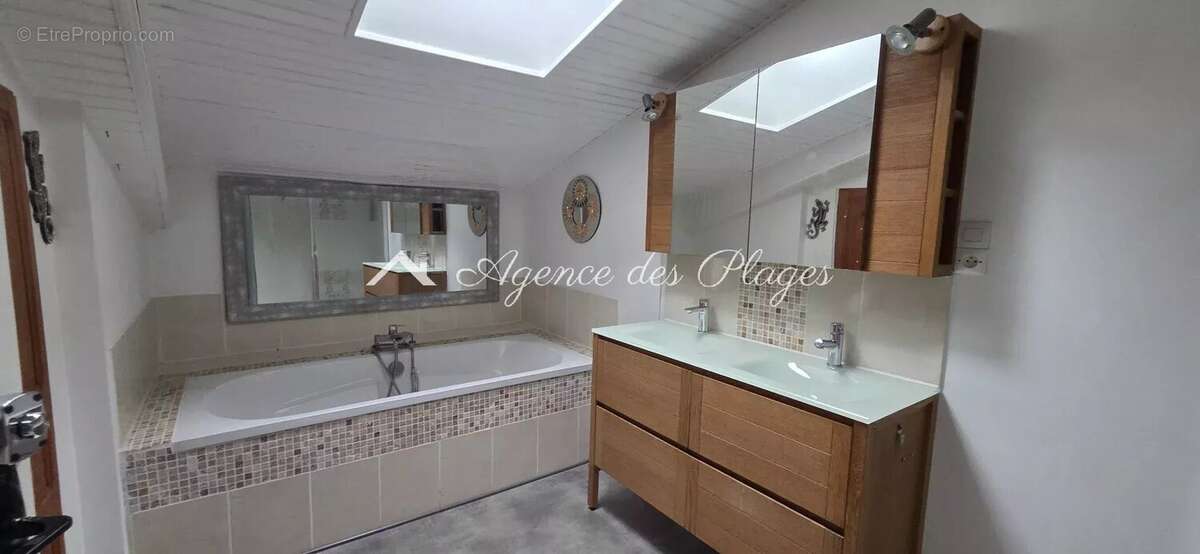 Maison à ROULLET-SAINT-ESTEPHE