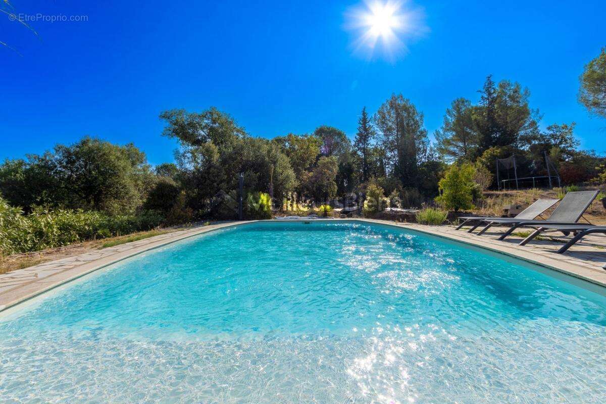 Maison à ROQUEBRUNE-SUR-ARGENS