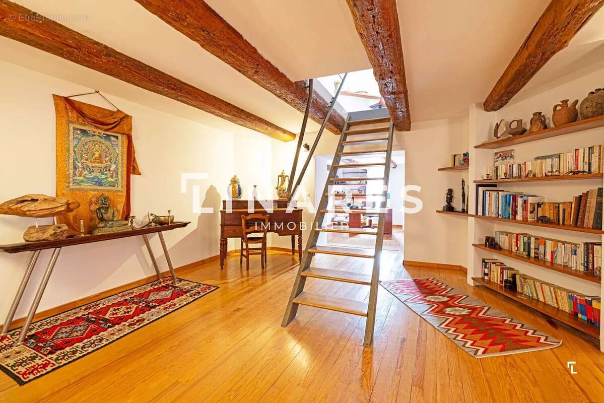Appartement à MARSEILLE-2E
