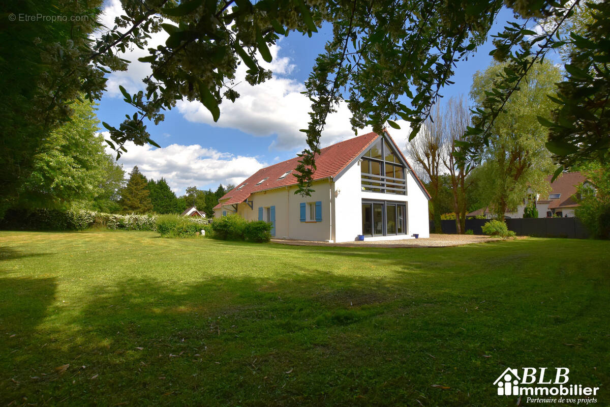 Maison à LES ESSARTS-LE-ROI