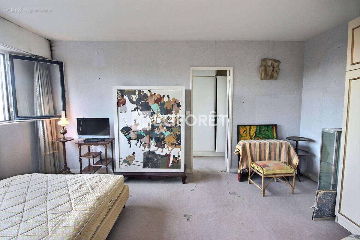 Appartement à COURBEVOIE