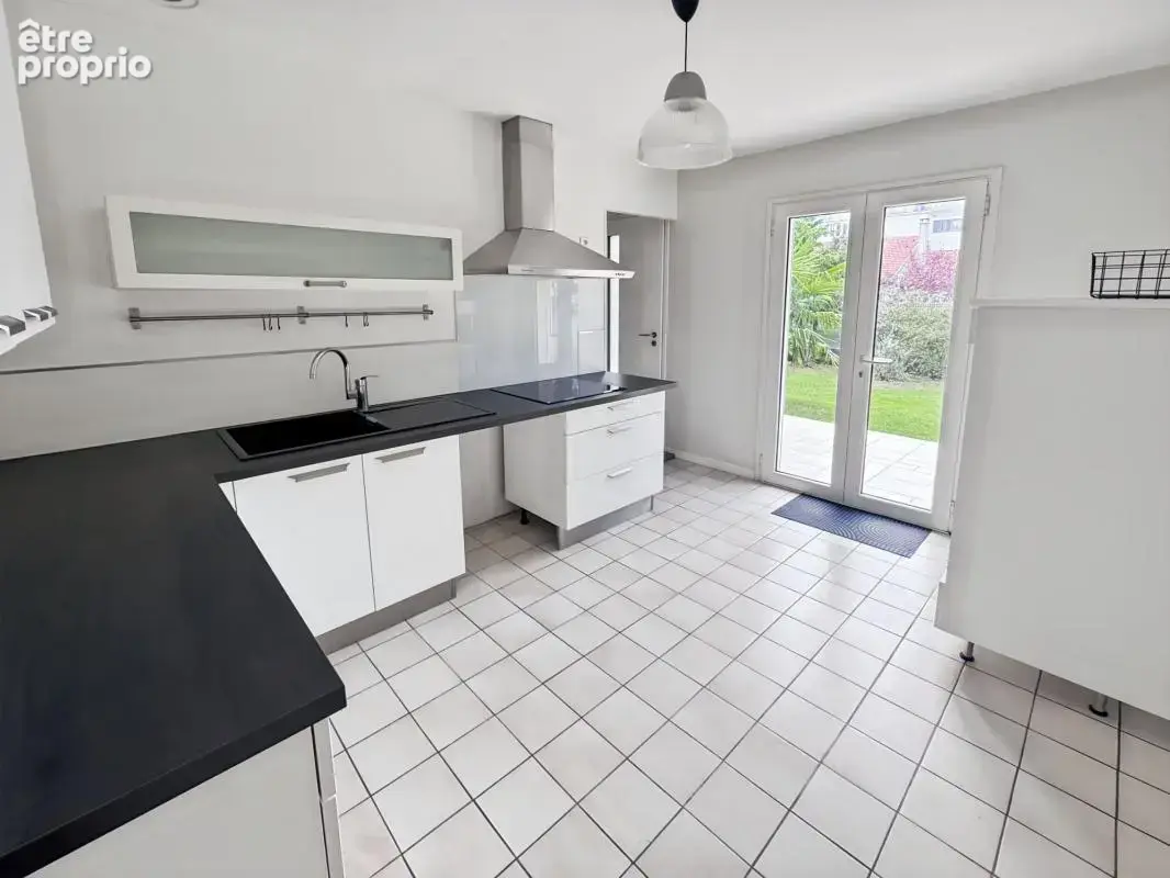 Clos chassaing /magnifique maison de ville / 5 chambres/ 3 sdb / jardin plat + terrasses/ garage et grand stationnement - photo 7