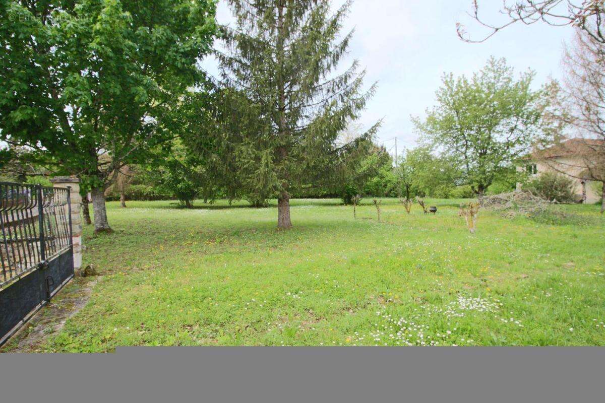 Terrain à PUY-L'EVEQUE