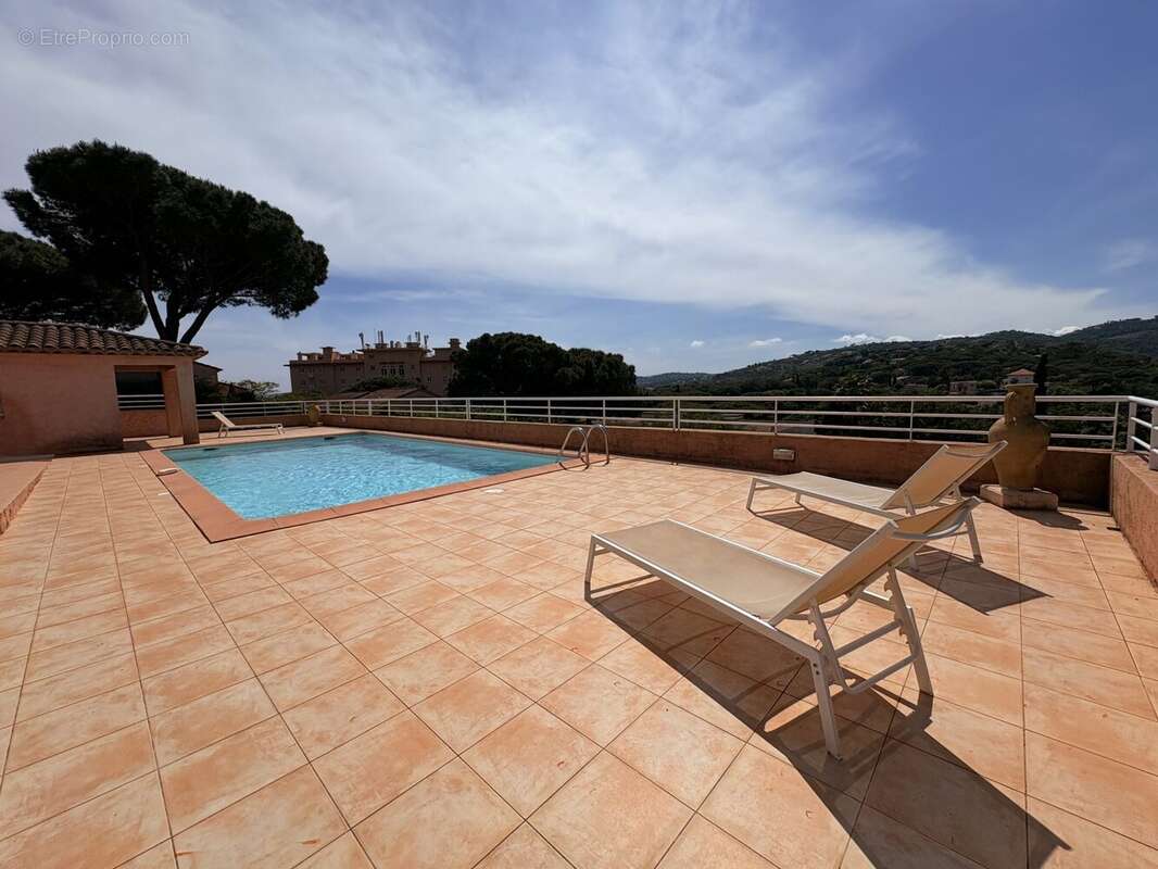 Appartement à ROQUEBRUNE-SUR-ARGENS