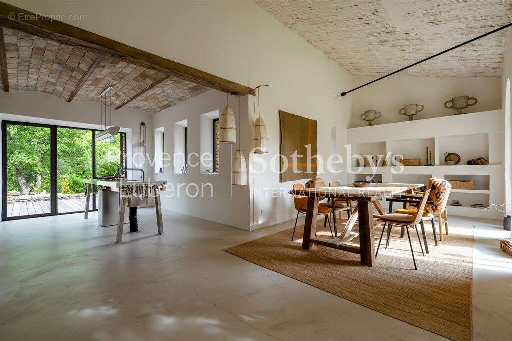 Maison à GORDES