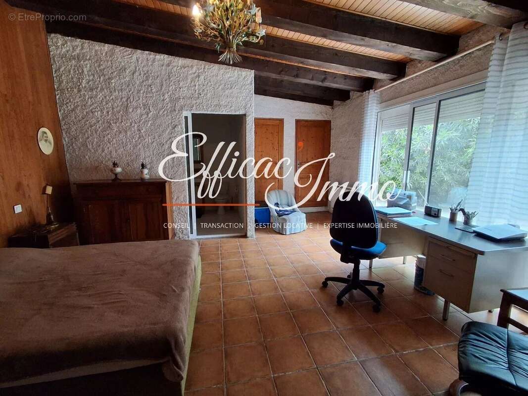 Maison 6P sur terrain de 2100m² avec piscine et dépendance - photo 21