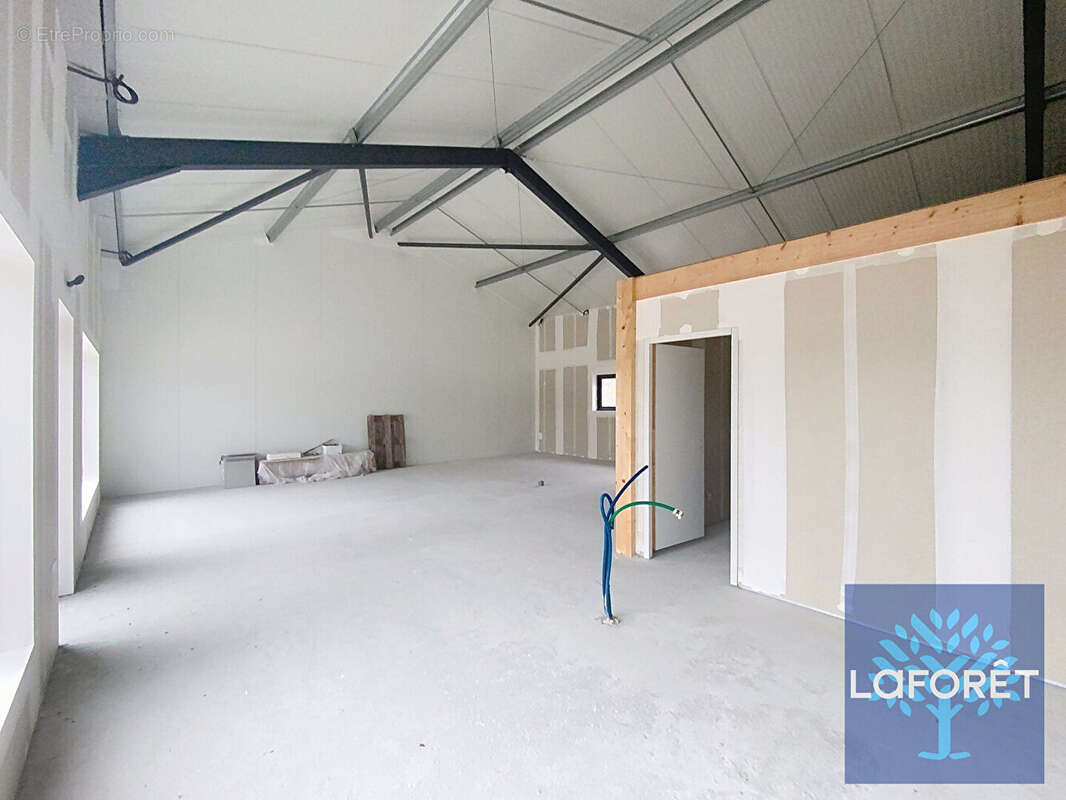 Commerce à POUILLON