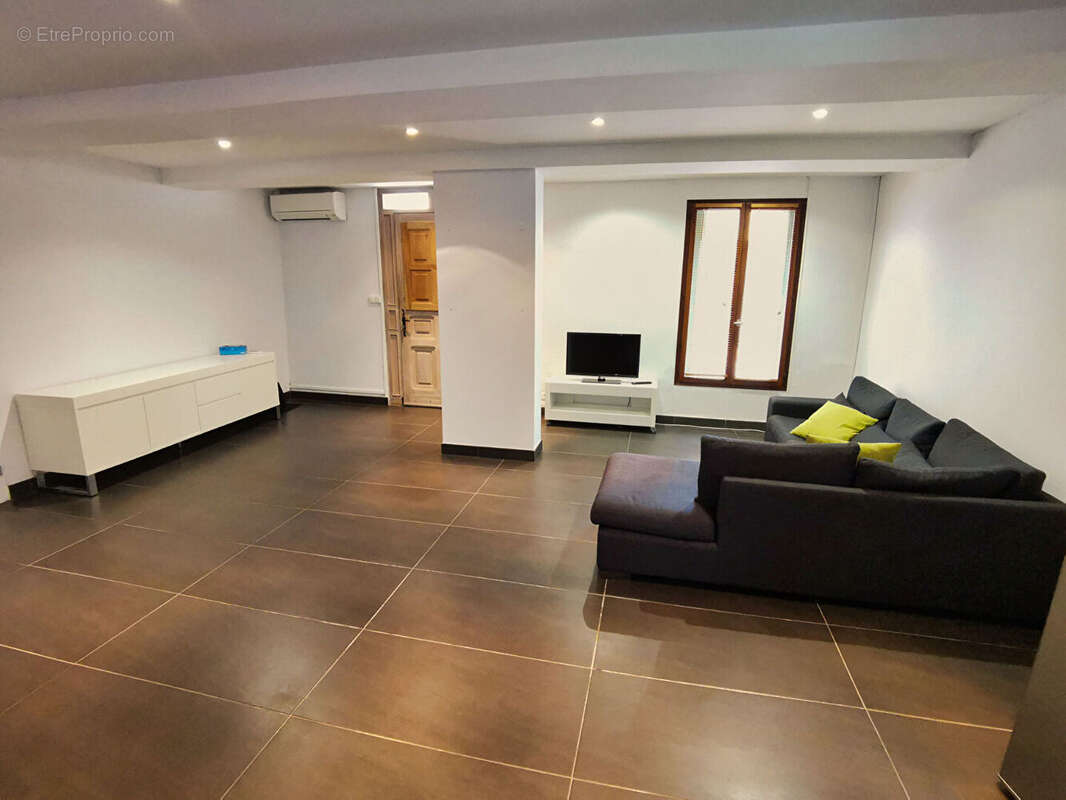 Maison à SAINT-LAURENT-DE-LA-SALANQUE