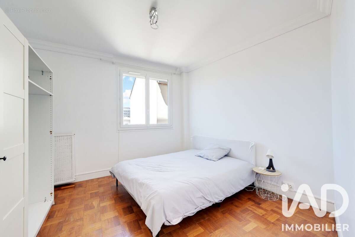 Photo 8 - Appartement à COURBEVOIE