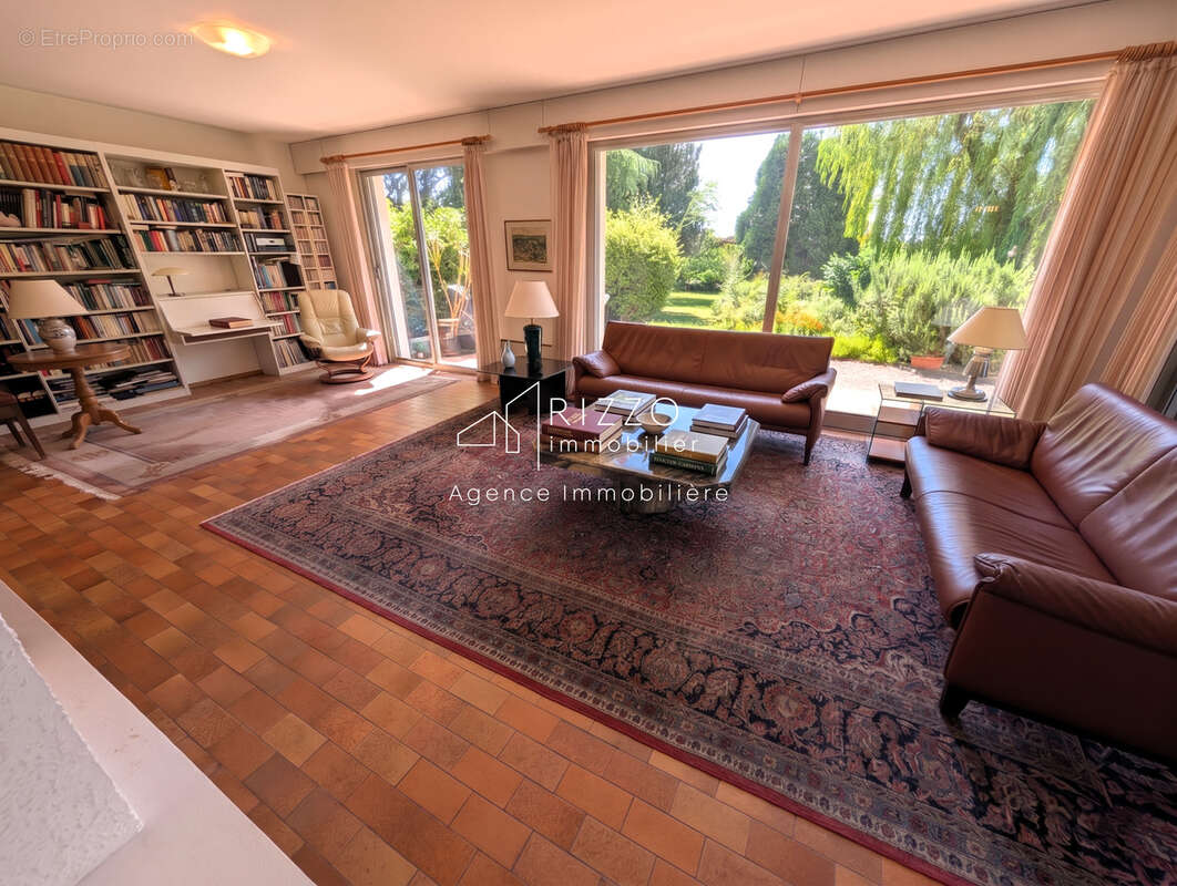 Maison à PREVESSIN-MOENS