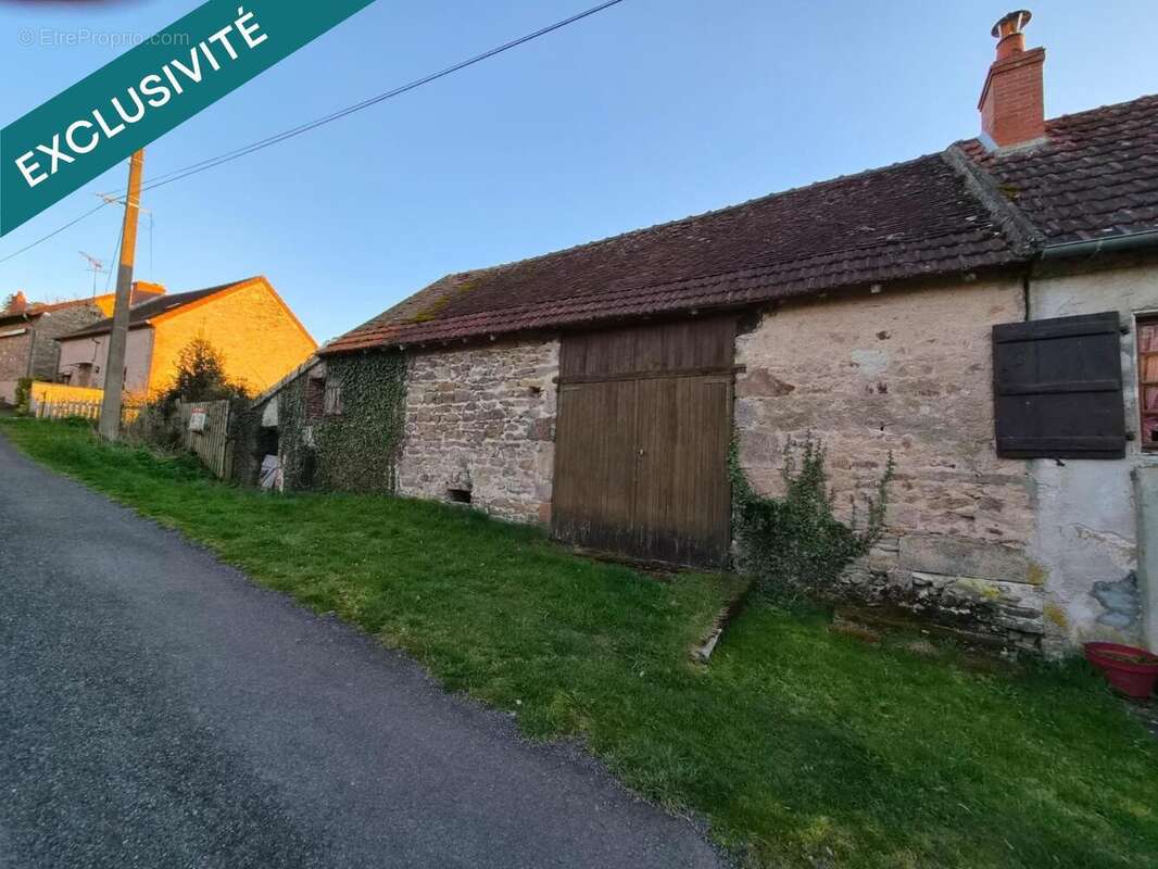 Photo 4 - Parking à ECHASSIERES