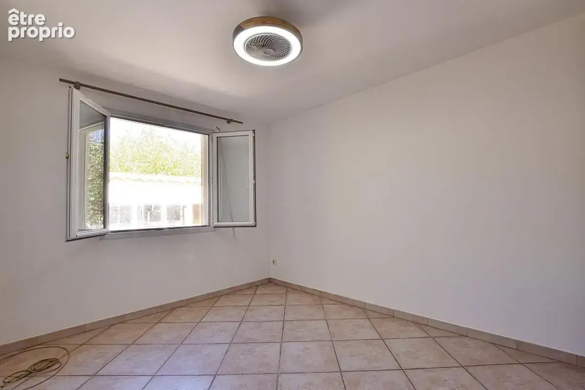 Villa de plain-pied avec piscine et appartement indépendant au calme - photo 8
