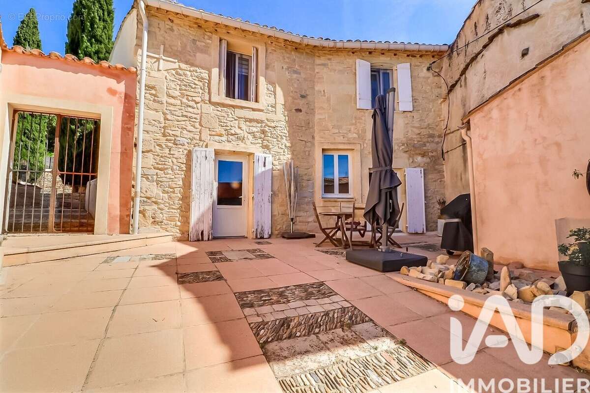 Maison 208 m² à Nages-Et-Solorgues  - photo 2