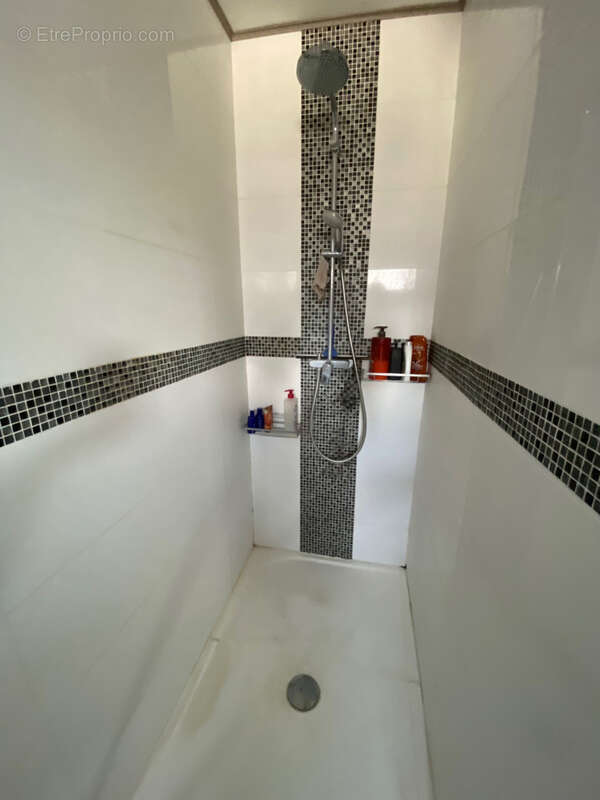 Commerce à SAINT-GENIS-LAVAL