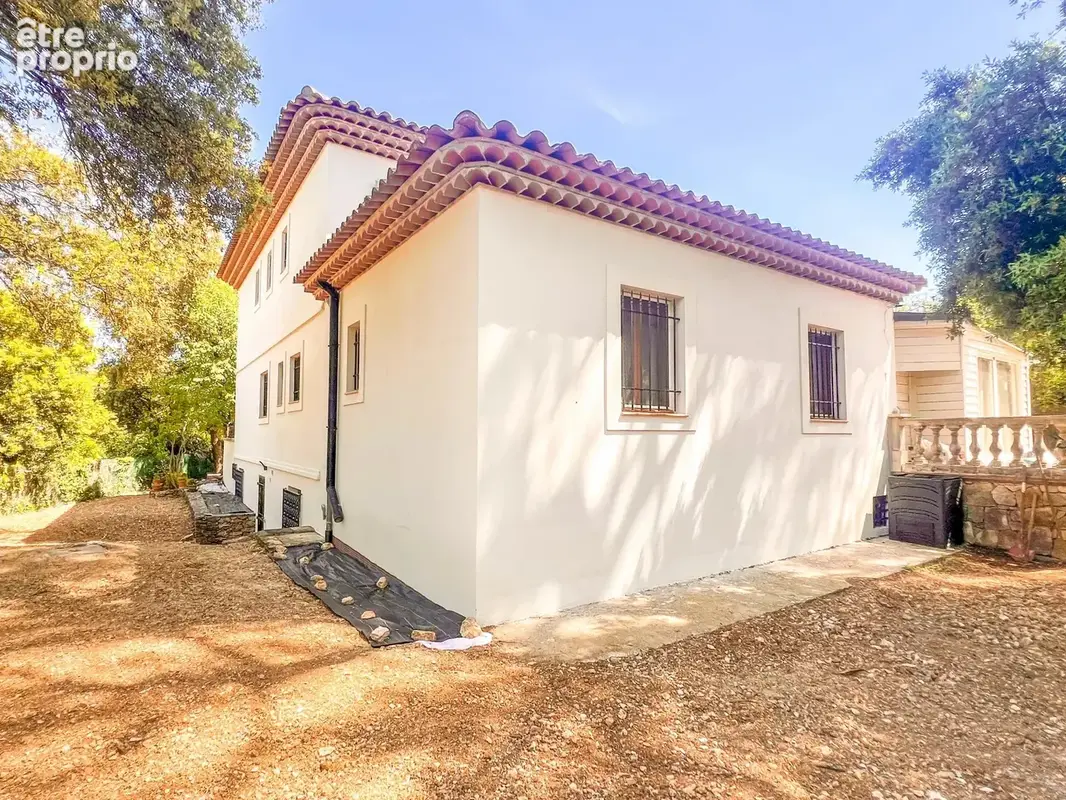 Maison familiale 6 pièces de 164 m² avec T2 indépendant de 35 m² - Roquefort les Pins - photo 3