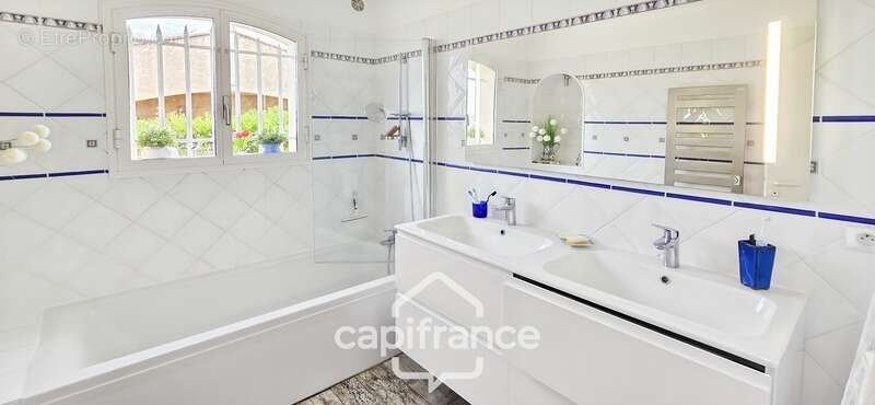 Maison à vendre 4 pièces VUE MER + Garage 55m² + Piscine SANARY SUR MER (83) - photo 30