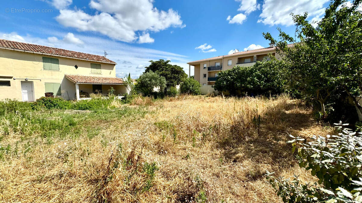 Terrain constructible de 927 m² pour promoteur. Emprise 50 %, hauteur 12  m. - photo 4