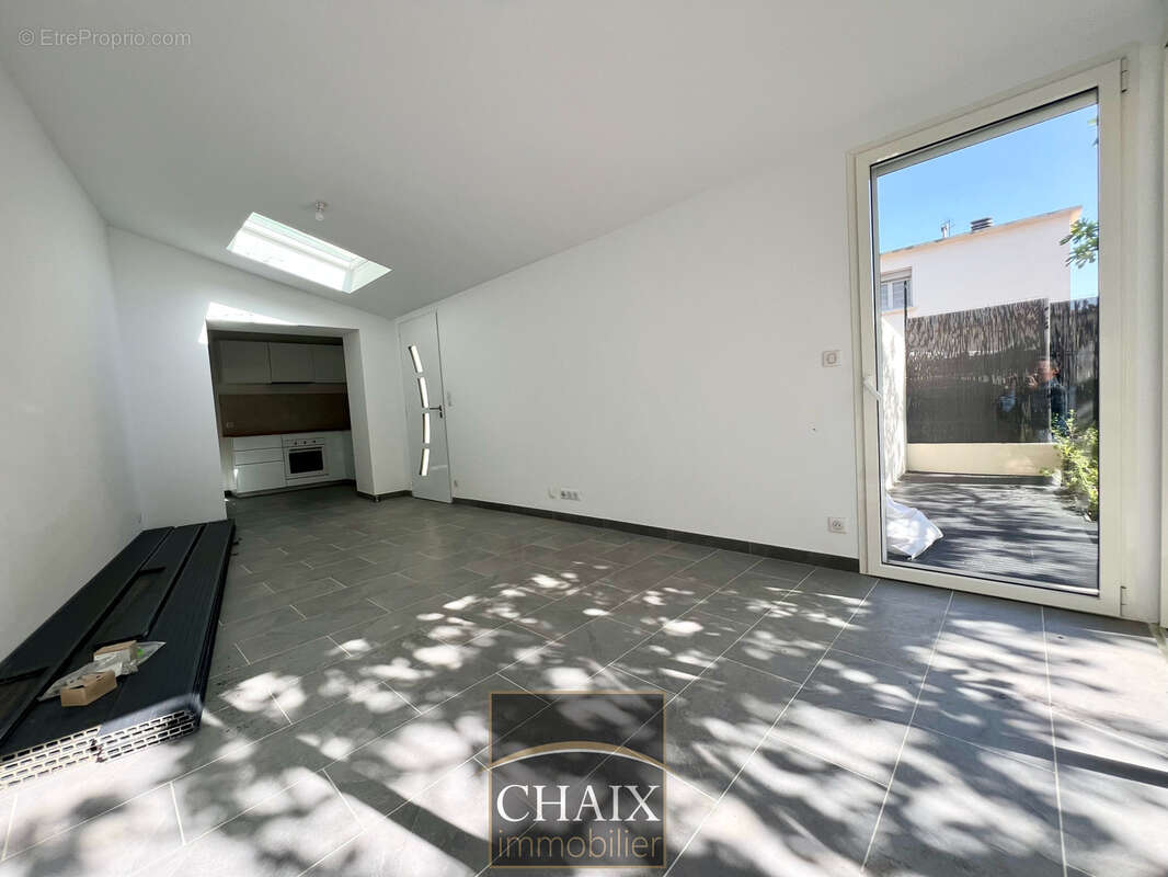 13009 MARSEILLE - Maison + studio bien rare - photo 8