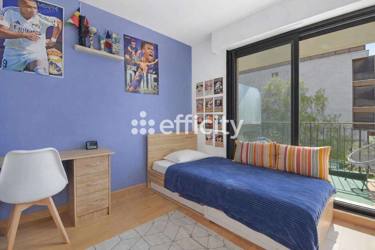 Appartement à COURBEVOIE