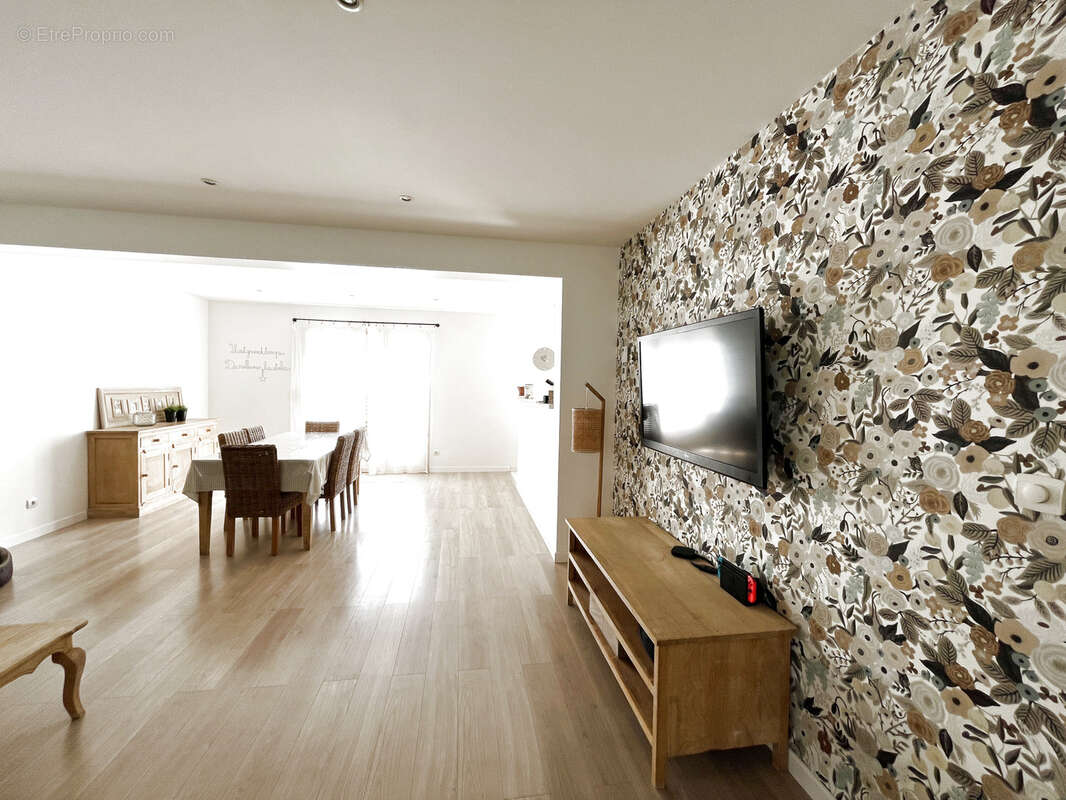 Maison à BRIARRES-SUR-ESSONNE