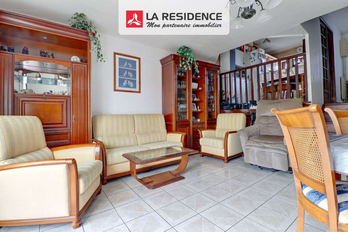 Maison à JOUY-LE-MOUTIER