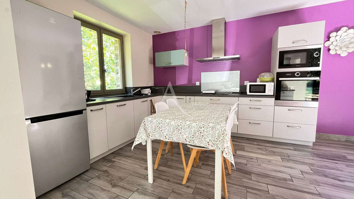 Maison à SAINT-GEORGES-BUTTAVENT