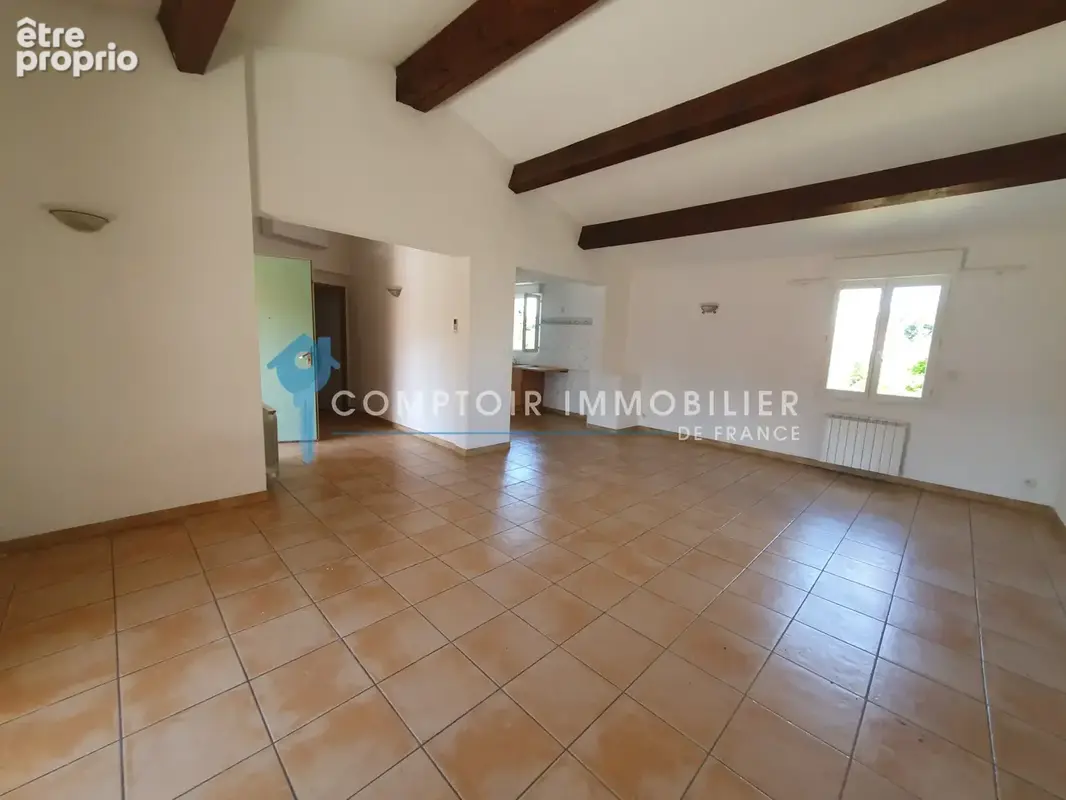 Uzes : appartement p5 dernier etage avec terrasse et parking - photo 6