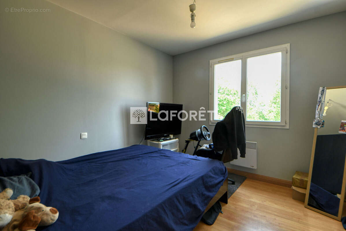Propriété de 191 m² avec deux habitations indépendantes, piscine et hangar de 140 m² à vendre à Montans - photo 7