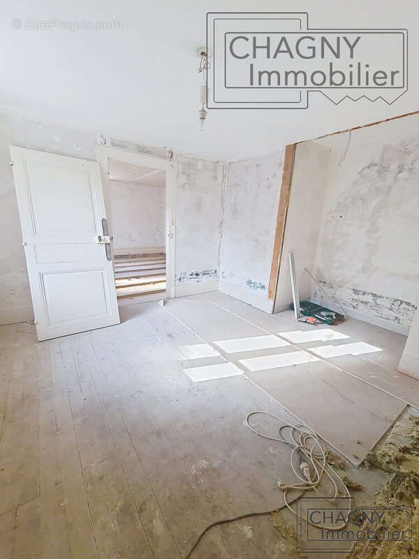 Maison 62 m² à Fontaines  - photo 7
