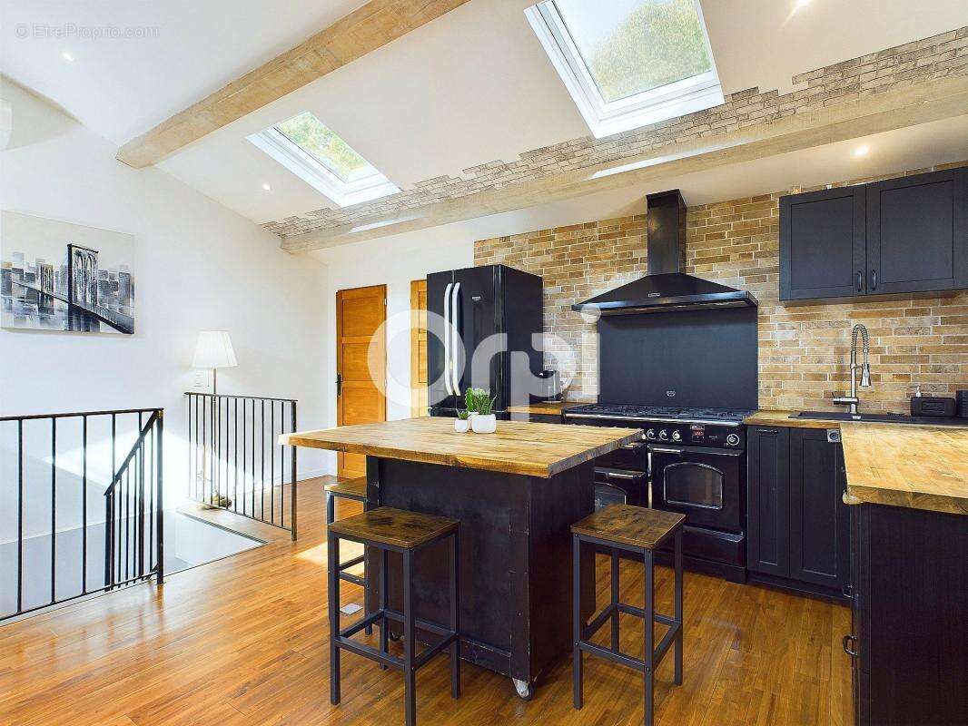 Maison rénovée - trois chambres possibles - prestations intérieures et extérieures de qualité -  belle pièce à vivre lumineuse - - photo 5