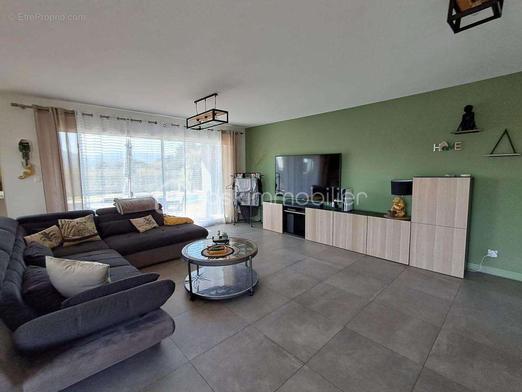 Maison moderne de 130 m² avec piscine et vue imprenable sur les montagnes - photo 6