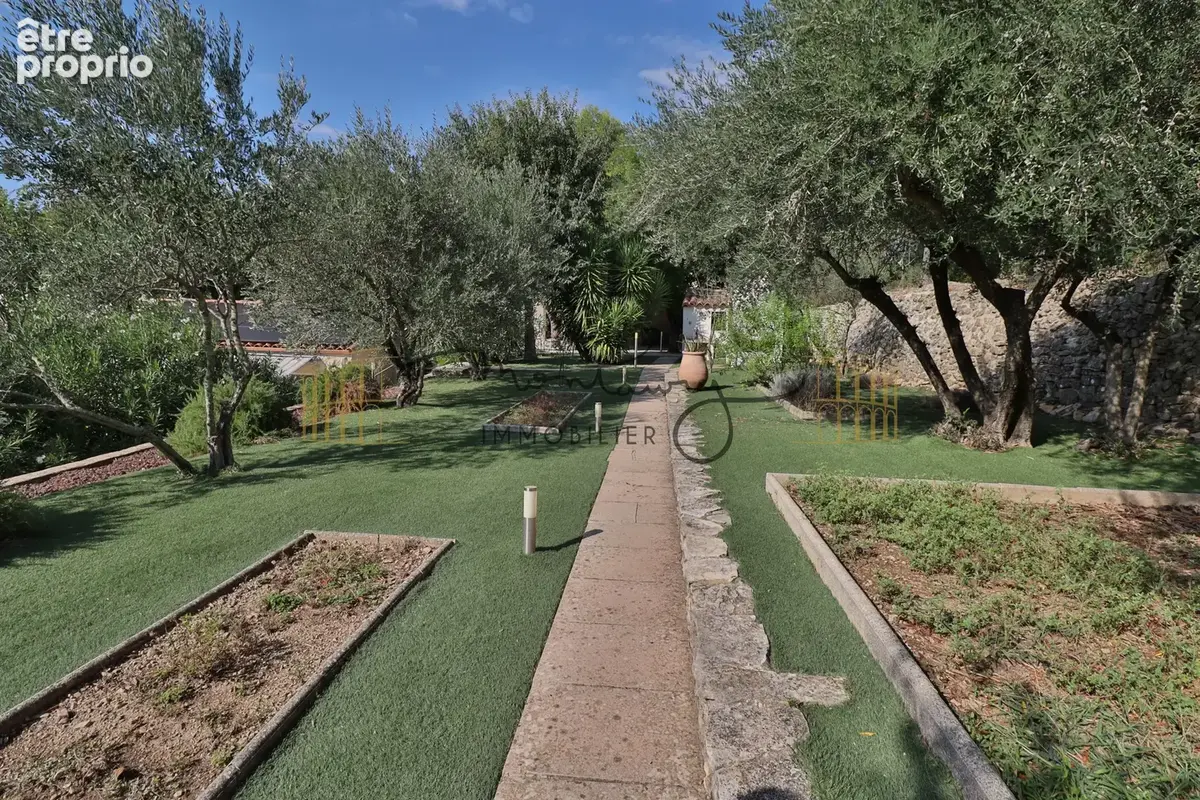 Nîmes   quartier la gazelle   propriété de charme avec piscine et mazet d'amis - photo 8