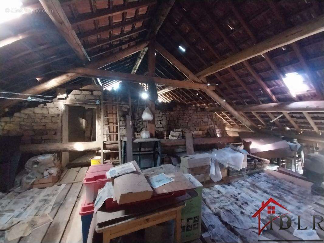 Maison à DAMBENOIT-LES-COLOMBE