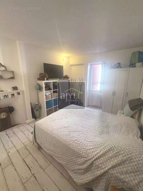 Maison de village 200 m² à Alleins - photo 2