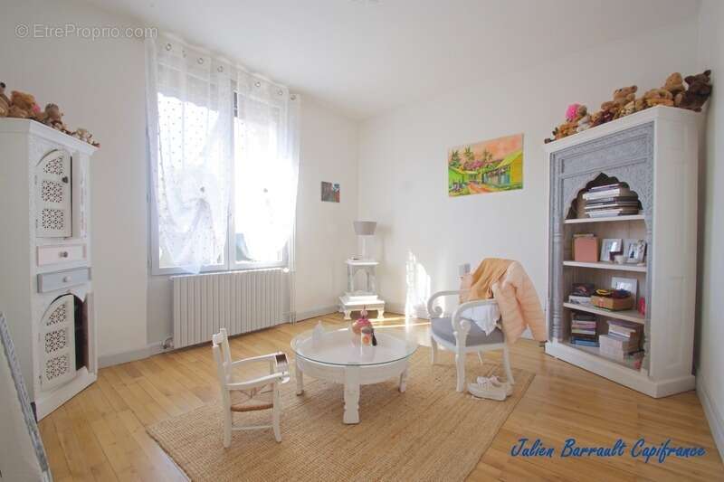 Maison familiale de 148m² avec 5 chambres entièrement rénovée en 2021 sur un terrain clos de 438m² - photo 8