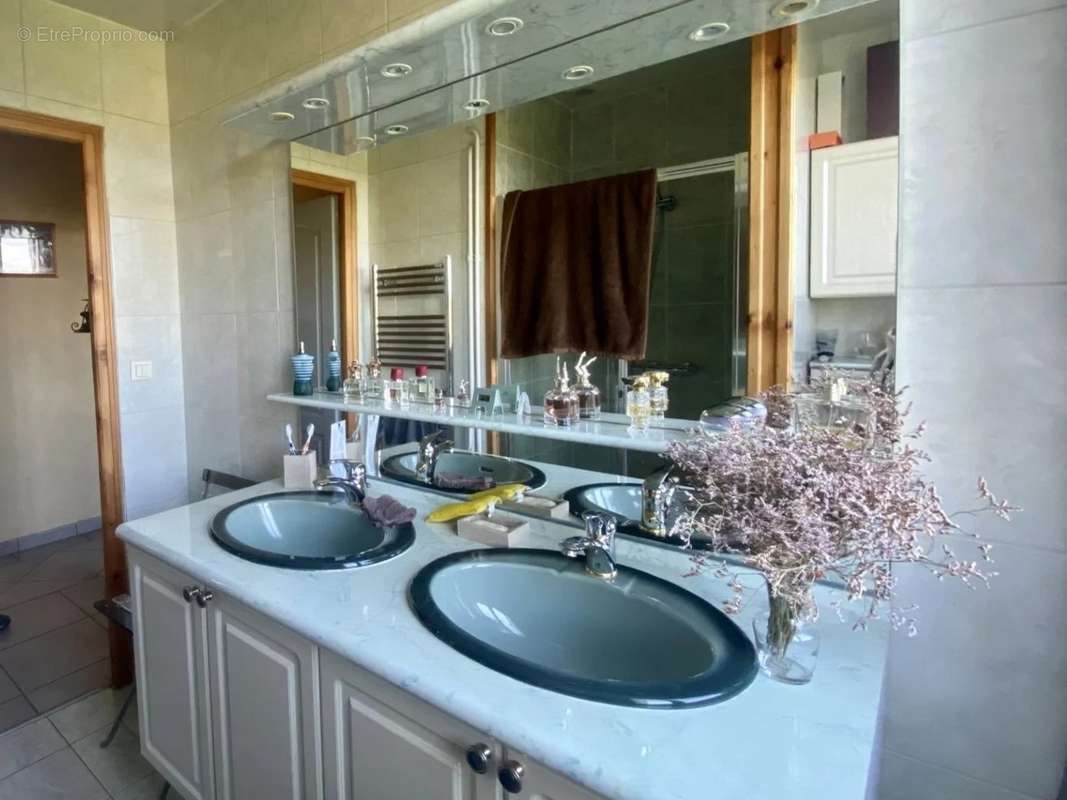 Maison à SAINT-PARIZE-LE-CHATEL