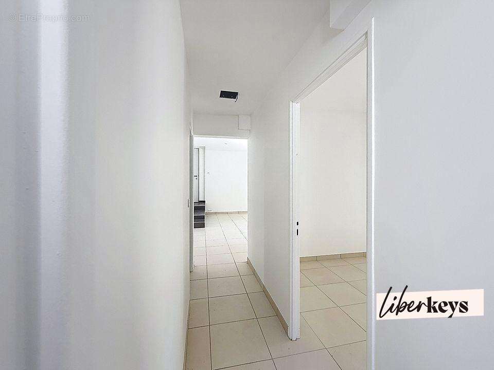 Magnifique T3 au rez-de-jardin – Résidence d'architecte des années 60 - photo 9