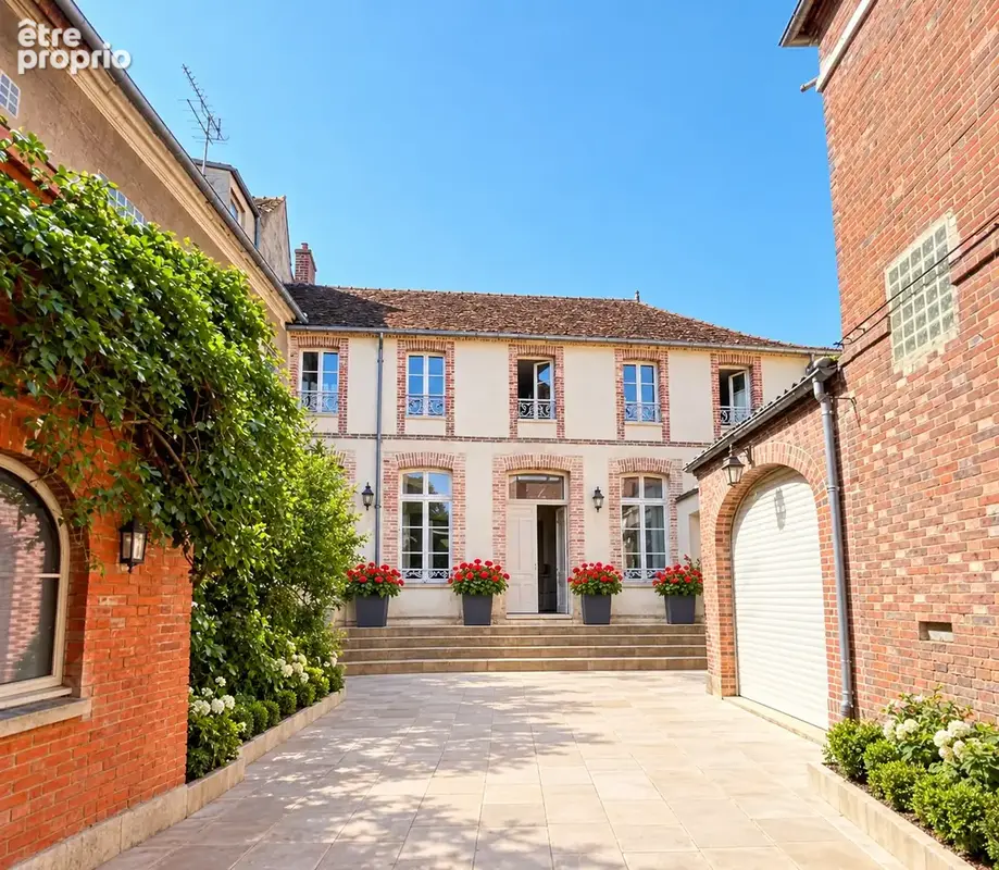 Bel Hotel particulier au cœur de Sens , avec cour d'accueil et jardin - photo 2