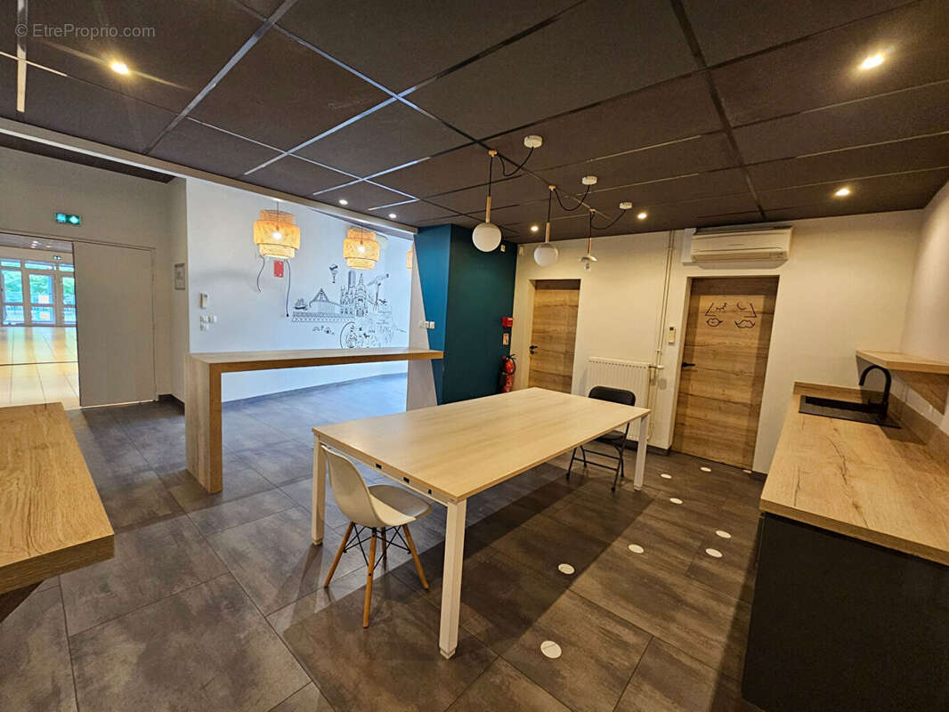 A vendre - local d'activités  - 1 200 m² sur un terrain de 4 413 m²  - emplacement stratégique - photo 10