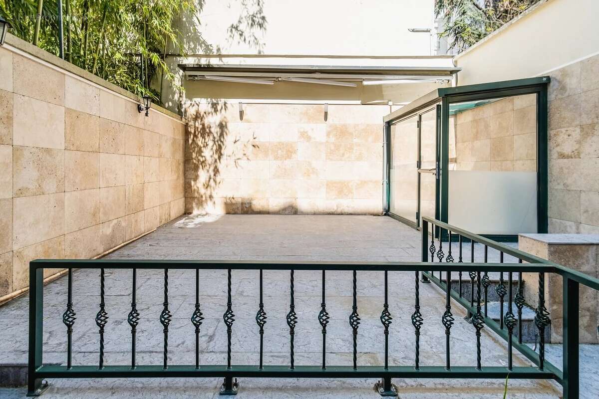 Appartement à PARIS-8E