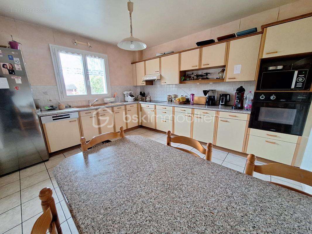 Maison à SAINT-DENIS-DE-L'HOTEL