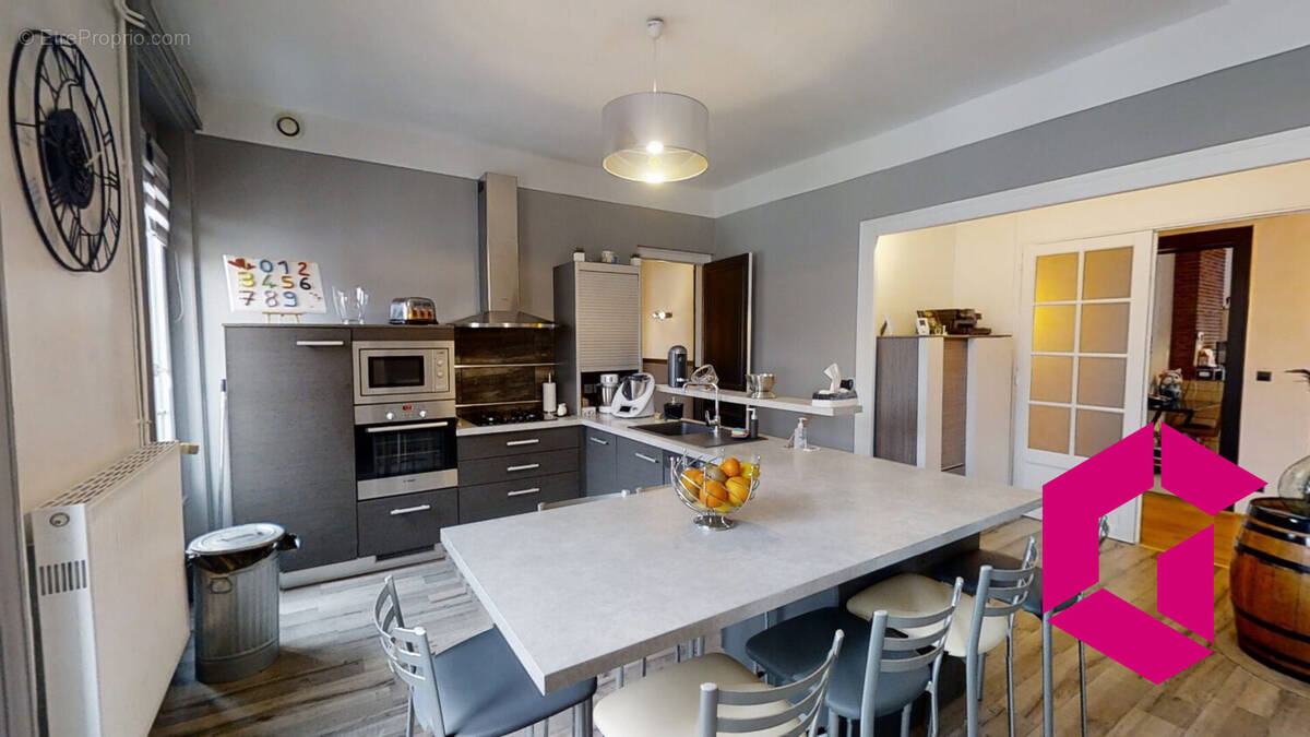 Appartement à LE CHAMBON-FEUGEROLLES