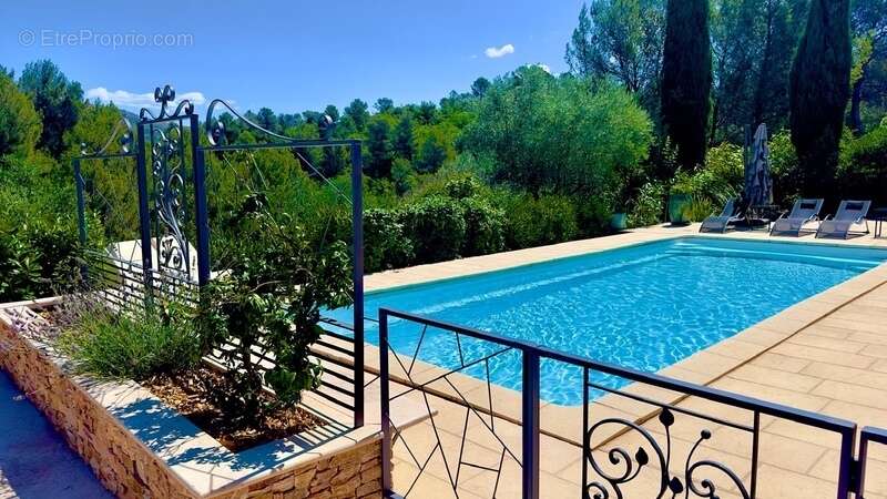 Maison à CHATEAUNEUF-LE-ROUGE