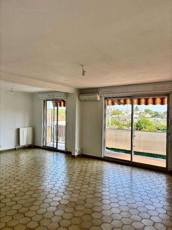   - Appartement à DRAGUIGNAN