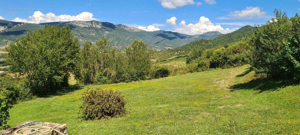 Terrain à BESIGNAN